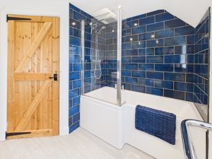 En-suite- click for photo gallery